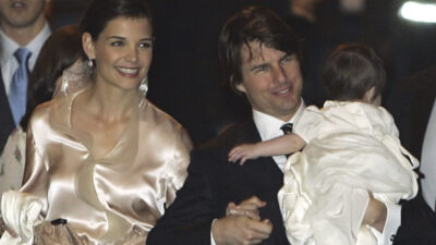 Copertina di Suri Cruise ha rinunciato legalmente al cognome del padre Tom.  È diventata Suri Noelle, secondo nome della mamma Katie Holmes