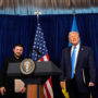 Copertina di Ora Trump stende il tappeto rosso a Zelensky: “È un onore averlo a Washington”. E Kiev strappa l’ok Usa alla produzione dei Patriot