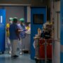 Copertina di Sanità, firmato il contratto del comparto: aumento di 240 euro per gli infermieri. Sindacati: “Personale dei pronto soccorso penalizzato”