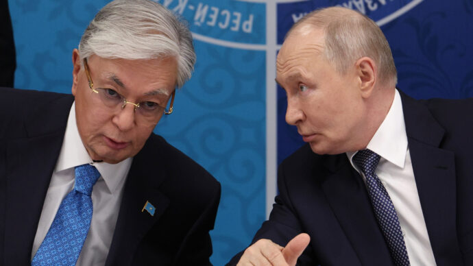 La guerra all’Ucraina fa paura anche al Kazakistan (che protesta con Putin): i raid a lungo raggio rischiano di bloccare l’export di petrolio