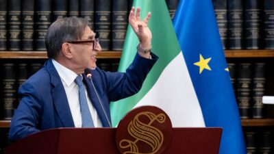 Copertina di La Russa: “Gara a chi è più a destra con Vannacci? La vinco a mani basse”