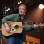 Copertina di È morto a 56 anni Glen Hansard, il cantautore irlandese premio Oscar si è schiantato in moto