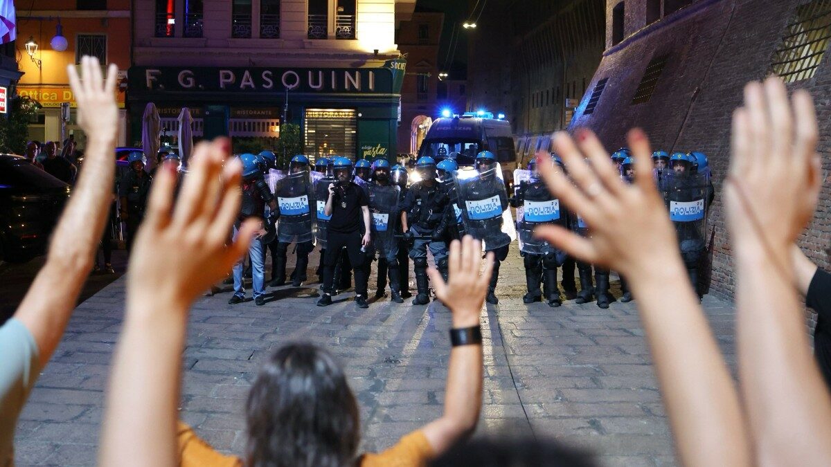 Scontri Alla Manifestazione Dopo La Morte Di Fakir A Bologna 12 Indagati Scontri Alla Manifestazione Dopo La Morte Di Fakir A Bologna 12 Indagati