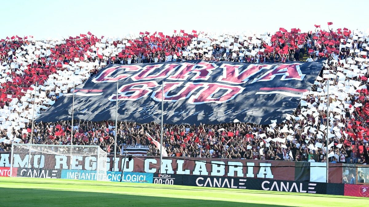 Tre ultras della Reggina indagati per estorsione e pressioni sul club. Contestato il metodo mafioso