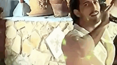 Copertina di Damiano David al karaoke in Puglia canta “Tutto il resto è noia” di Franco Califano. Cresce l’attesa per il matrimonio con Dove Cameron – IL VIDEO