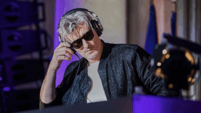 Copertina di È morto Kavinsky, il celebre dj e figura di riferimento della scena elettronica francese è stato trovato senza vita in casa. Il presidente Macron: “Fonte di orgoglio”