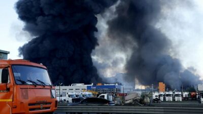Copertina di L’Ucraina colpisce di nuovo “l’Amazon russo” Wildberries e una raffineria di petrolio