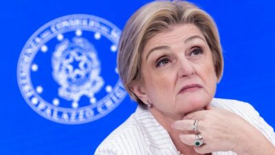 Copertina di “Calderone sconcertante. L’Italia degli anni ’60 è finita”. “La bellezza di un Paese non paga affitto e spesa”: le risposte dei lettori alla ministra del Lavoro