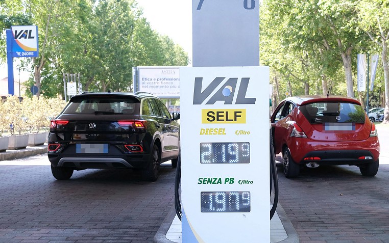 lo sconto sul gasolio alla pompa si ferma al 60 del taglio delle accise consumatori film gi224 visto va cambiata la normativa da Ilfattoquotidiano.it lo sconto sul gasolio alla pompa si ferma al 60 del taglio delle accise consumatori film gi224 visto va cambiata la normativa