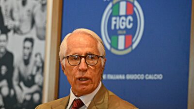 Copertina di Figc, è polemica per le immagini della conferenza stampa di Mancini: “Bisogna pagare 500 euro”, “Siamo perplessi”