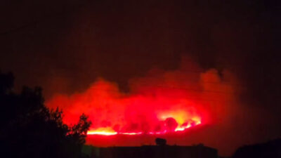 Copertina di Incendi in Grecia, evacuazioni precauzionali a Paros, Creta e Lesbo. Morti tre vigili del fuoco