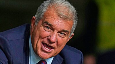 Copertina di Paura per Laporta: il presidente del Barcellona operato per un’aritmia cardiaca. “Doveva partire per l’Inghilterra con il club”