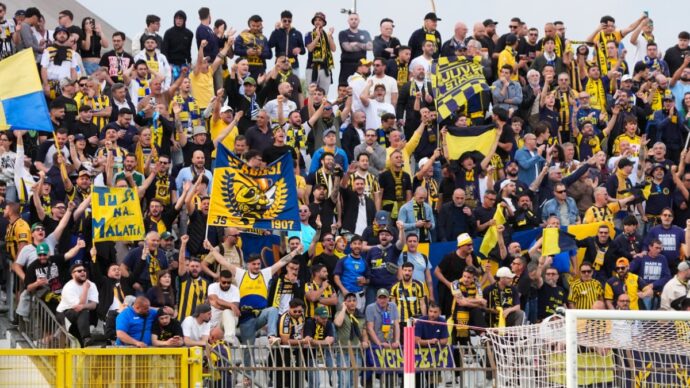 Serie B, la Juve Stabia (per ora) è salva: “Iscrizione in regola, usata liquidità sana”. Archiviato l’esposto, il Bari resta in C