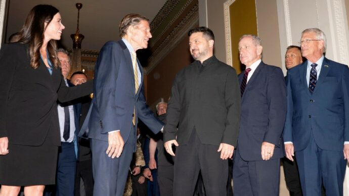 Zelensky prova la saldatura tra fronte ucraino e iraniano. Gaiani: “Così mette a rischio Ue e Usa, Trump lo ha stoppato”