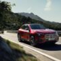 Copertina di Mercedes rilancia la GLA. Prima elettrica, poi arriverà la mild hybrid – FOTO