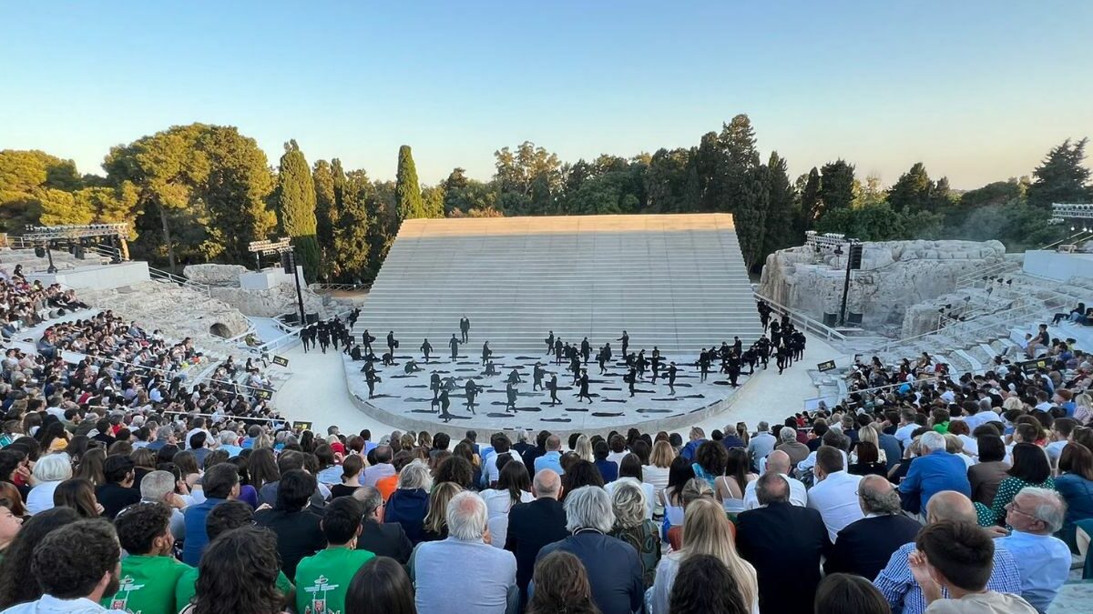 Il caso del Teatro Greco di Siracusa: sold out e oltre 200mila spettatori per le rappresentazioni classiche