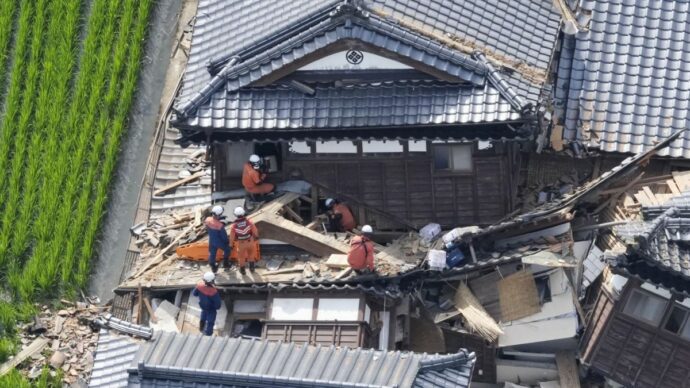 Terremoto in Giappone, crolli e vittime a Kumamoto. L’allarme degli esperti: “Edifici a rischio crollo anche con scosse minori”