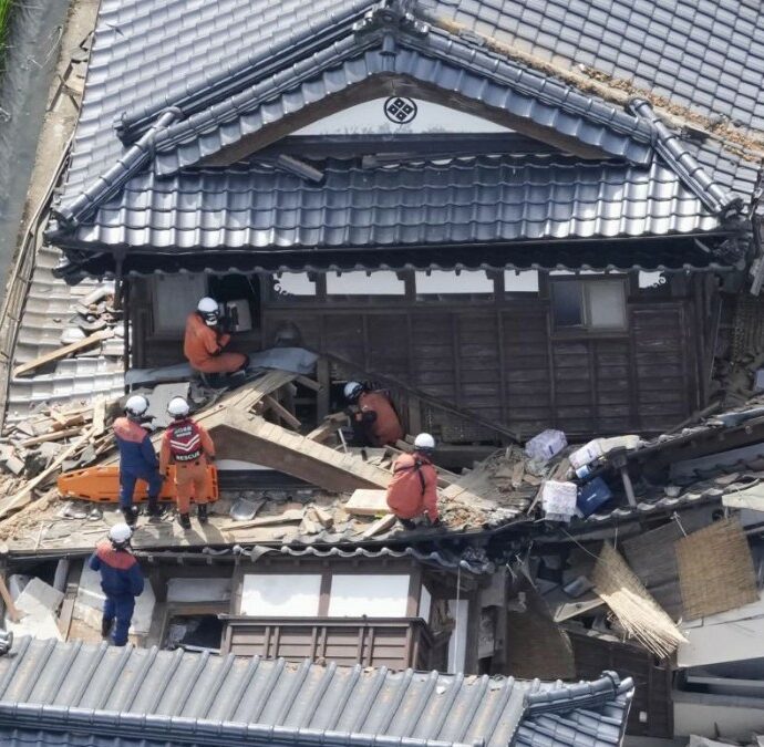 Terremoto in Giappone, crolli e vittime a Kumamoto. L’allarme degli esperti: “Edifici a rischio crollo anche con scosse minori”