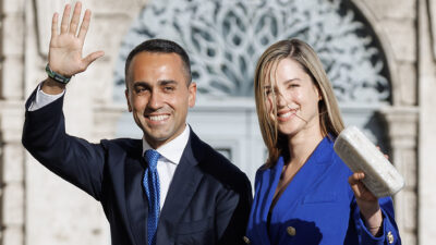 Copertina di “Alessia ha accettato di sposarmi pochi giorni fa”: Luigi Di Maio annuncia il matrimonio dopo 4 anni di fidanzamento e la nascita del figlio Gabriel