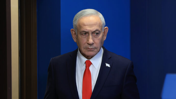Israele, la denuncia del giornale Haaretz: “Rimossi i nostri cartelloni pubblicitari a Tel Aviv dopo le pressioni del partito di Netanyahu”
