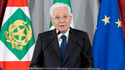 Copertina di Mattarella: “Tensioni elettorali intempestive, pensare ai problemi dei cittadini. Sulla sicurezza non legiferare inseguendo la cronaca”