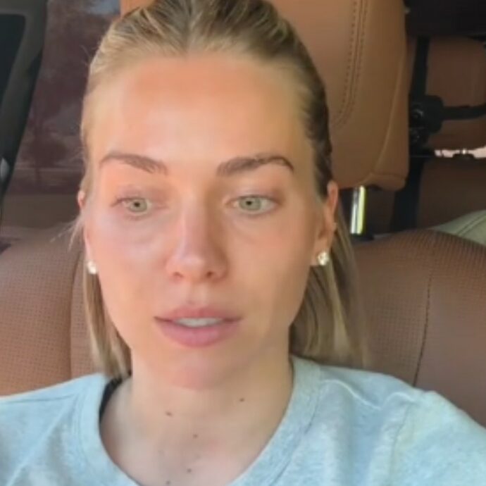 Il figlio di 16 mesi in barca senza giubbotto di salvataggio, un anno dopo la morte del primogenito Trigg. Emilie Kiser, duramente attaccata sui social, risponde: “Continueremo a imparare dai nostri errori”