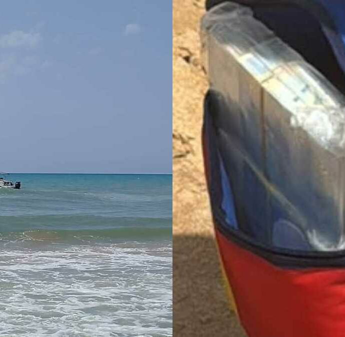 Pacchi pieni di banconote gettati in mare da due persone a bordo di un motoscafo in panne: i bagnanti corrono a recuperare il denaro, intervengono le forze dell’ordine
