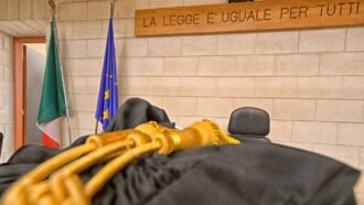 Copertina di Imperia, 67enne arrestato si presenta in mutande in tribunale: il giudice gli presta una maglietta
