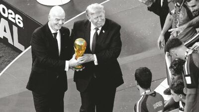 Copertina di Il calcio a Trump e il declino Usa