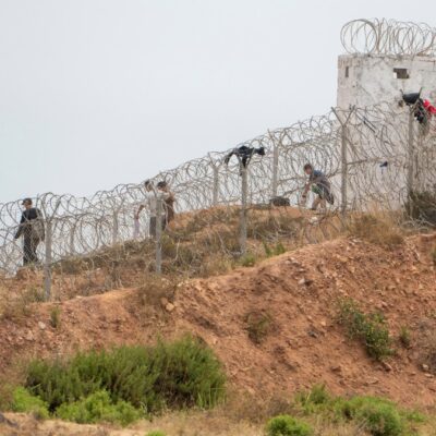 Copertina di Il governo sospende Schengen con la Spagna. Madrid contro Meloni. E Sanchez pubblica gli ingressi irregolari: “Sono la metà che in Italia”