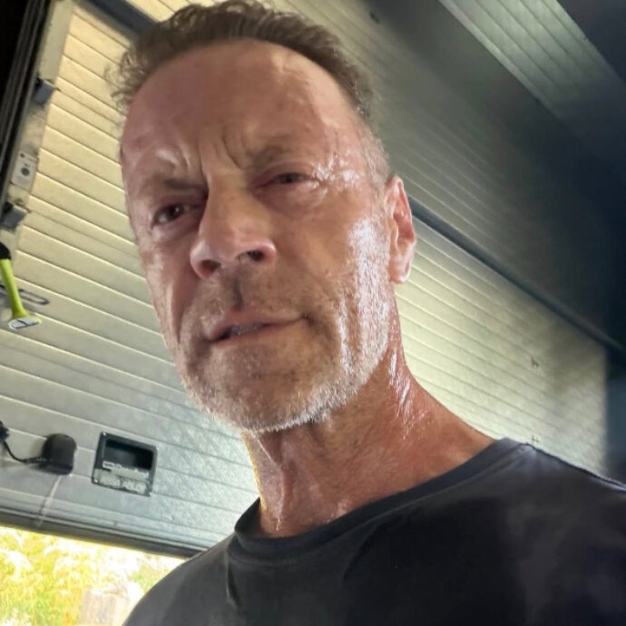 “Alessandro Borghi? Gli ho detto: ‘Possibile che hai interpretato dieci scene di sesso, e non sei mai felice?'”: così Rocco Siffredi