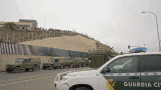 Copertina di Ceuta, migliaia di migranti tornano in Marocco dopo aver raggiunto l’enclave spagnola