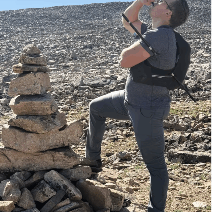“9 volte su 10 riprenderei la stessa decisione”: si trafigge con il bastone da trekking a 4.000 metri, infermiere 32enne scende a piedi per 16 km con il corpo infilzato per non pagare l’elisoccorso