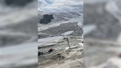 Copertina di Sul ghiacciaio del Plateau Rosa non c’è più neve: sci sospeso per le alte temperature. E Brignone pubblica il video