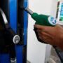 Copertina di Gasolio a 2,096 euro al litro in pieno esodo estivo: “Sconto evaporato”. La mappa interattiva per trovare il distributore più conveniente