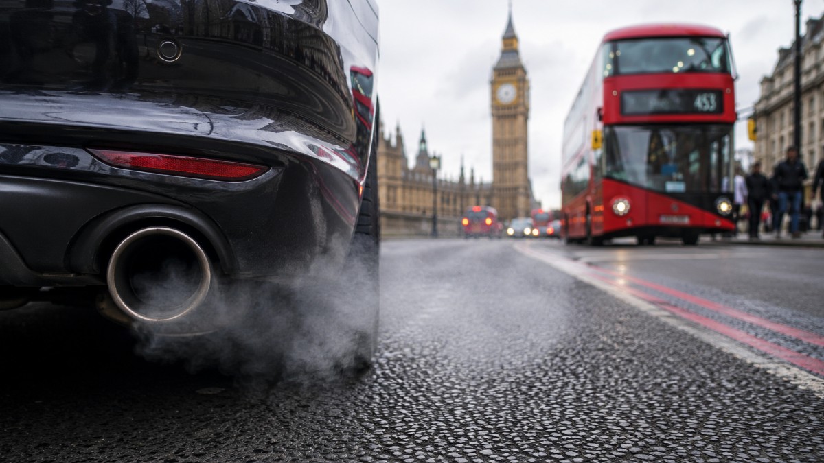 https://st.ilfattoquotidiano.it/wp-content/uploads/2026/07/31/inquinamento-auto-londra.jpg