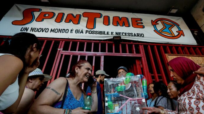 Roma, dopo il rogo il Campidoglio vuole acquistare lo stabile Spin Time