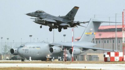 Copertina di Dozens of cargo flights and tankers flying from Sigonella and Aviano to military bases in the Gulf
