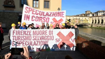 Copertina di Firenze svenduta: i palazzi per il sociale diventano b&b