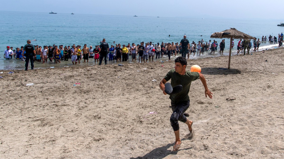 https://st.ilfattoquotidiano.it/wp-content/uploads/2026/07/31/migranti-ceuta-1200.jpg
