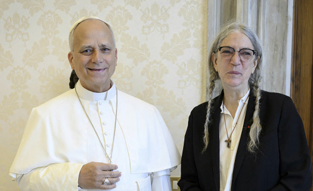 https://st.ilfattoquotidiano.it/wp-content/uploads/2026/07/31/papa-leone-patti-smith.jpg
