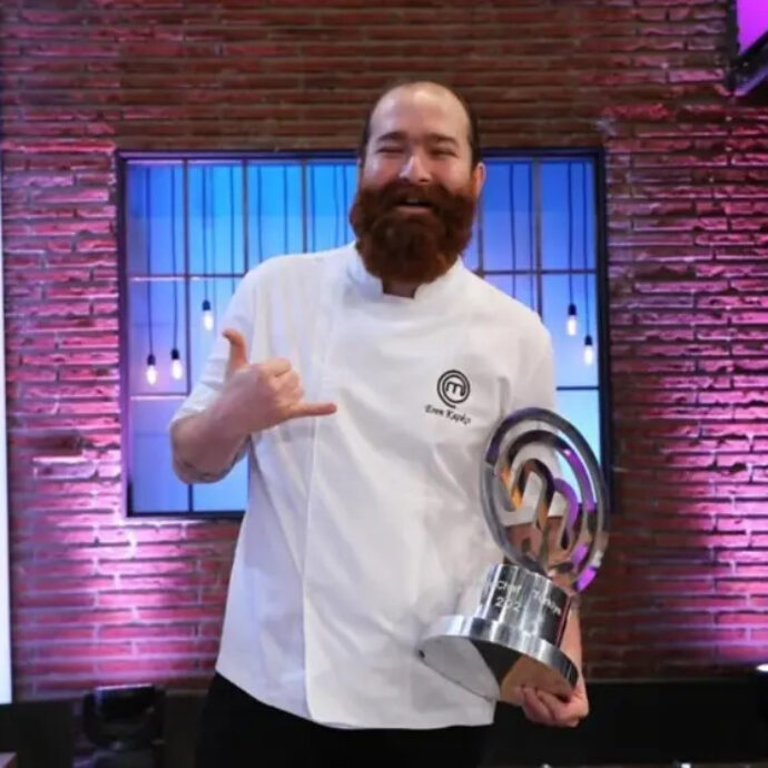 È morto il vincitore di MasterChef Turchia, Eren Kaşıkçı è stato ritrovato in casa. Le prime indagini: “Potrebbe essere stato colpito da infarto”