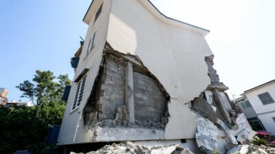 Copertina di Terremoto Campi Flegrei, l’esperto del Cnr: “Non si possono escludere scosse più forti”