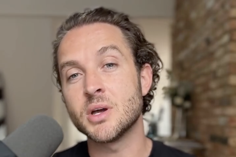 https://st.ilfattoquotidiano.it/wp-content/uploads/2026/08/01/Zachary-Oliver.png