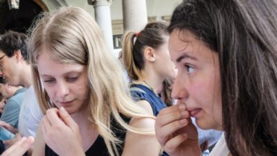 Copertina di Calderone e “l’Italia Paese delle opportunità”. Le storie: “Dopo laurea e master faccio il facchino”. “Sono tornato: la decisione peggiore di tutta la mia vita”