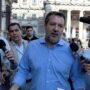 Copertina di Salvini ritorna alla “Bestia”, ma sui social volano insulti. La crisi del leader della Lega
