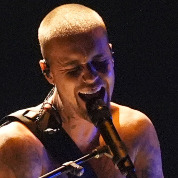 Justin Bieber “stregato” dalla Sicilia come Mick Jagger e Whoopi Goldberg. La popstar tra Google Camp, ville extra-lusso e fughe romantiche a Panarea con Hailey