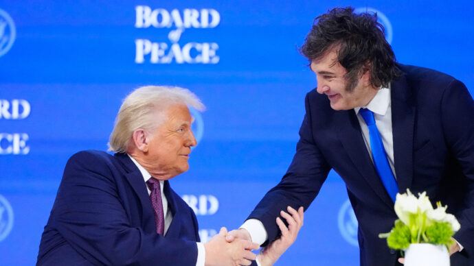 Trump chiede anche al Sudamerica di spendere il 2% del Pil in difesa: Perù, Argentina e Colombia obbediscono