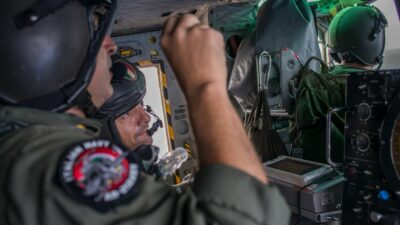 Copertina di “Battaglia” in alto mare: la Marina militare abborda petroliera della “flotta ombra” russa al largo di Pantelleria