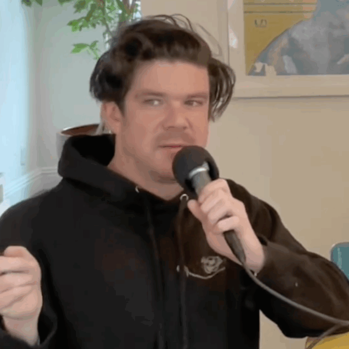 Il chitarrista dei Modest Mouse cacciato dal gruppo: Simon O’Connor è accusato di aver mandato messaggi hot a una fan minorenne. Lui si difende: “L’ho scambiata per un’altra”